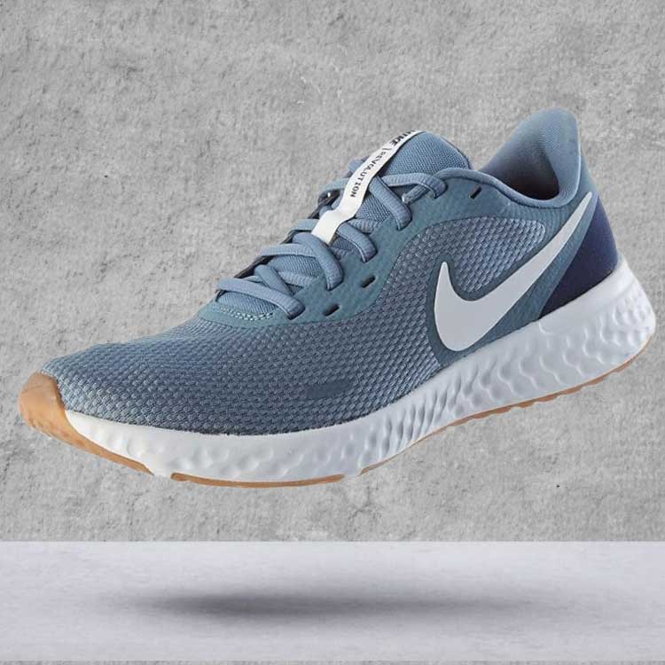Nike Revolution 5